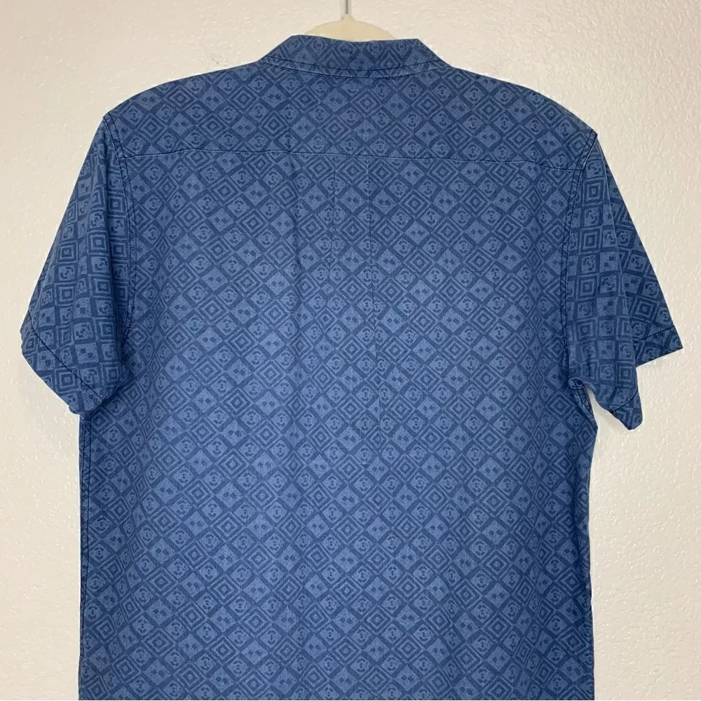 NWOT Levi’s Men’s Blue Geometric Print Button Down Shirt, Size XL